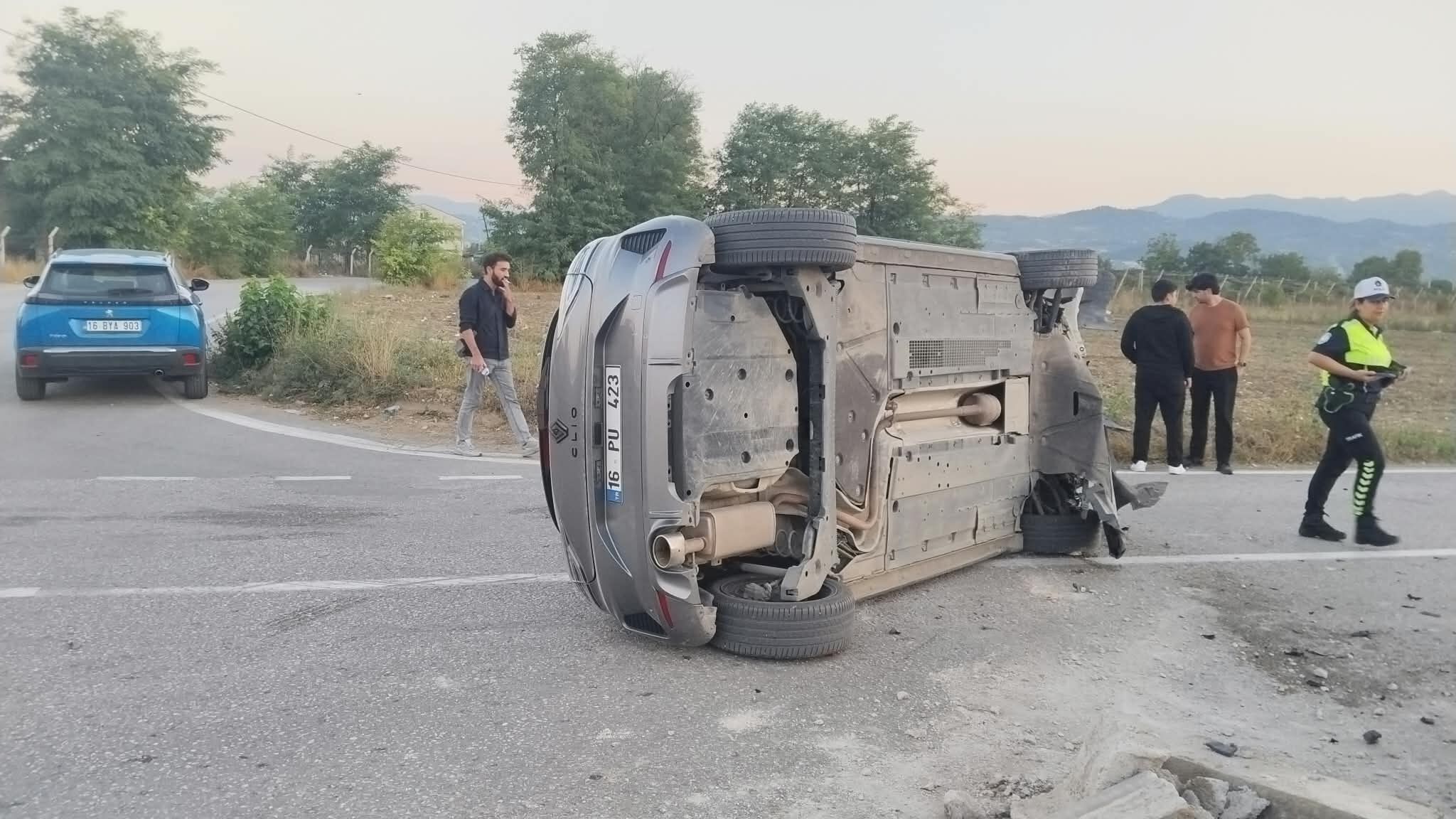 İnegöl'de Feci Kazada Sürücü Yaralandı