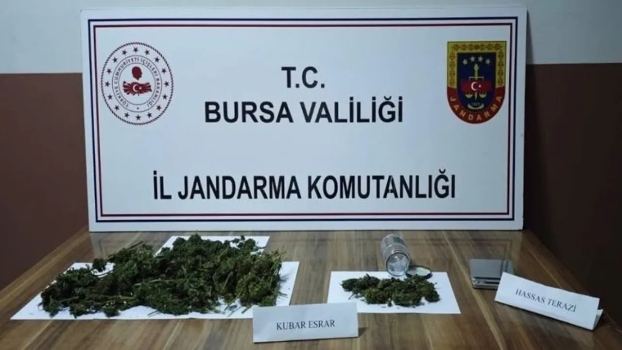 İnegöl’de jandarmadan uyuşturucu operasyonu: 1 kilo 71 gram kubar esrar ele geçirildi