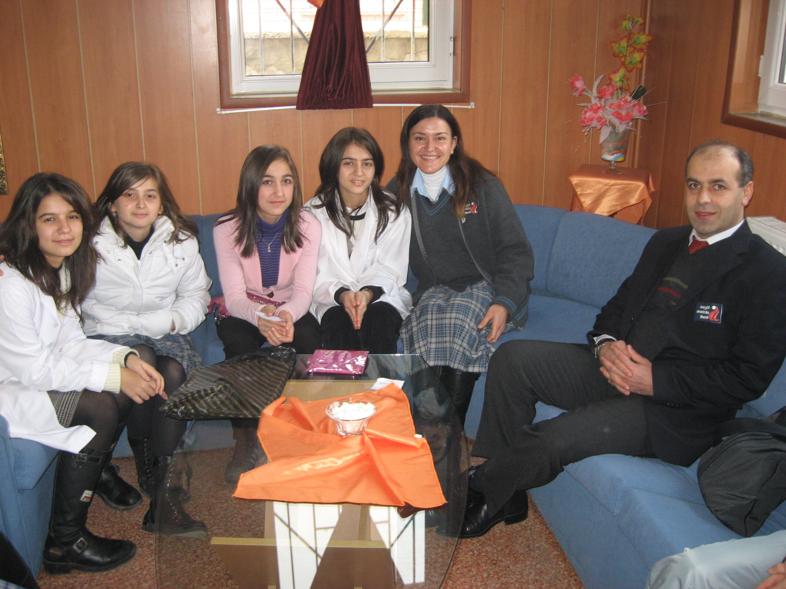 İnegöl'de Lise Öğrencileri Okul Yönetimine El Koydu Arşivden 2008 (3)