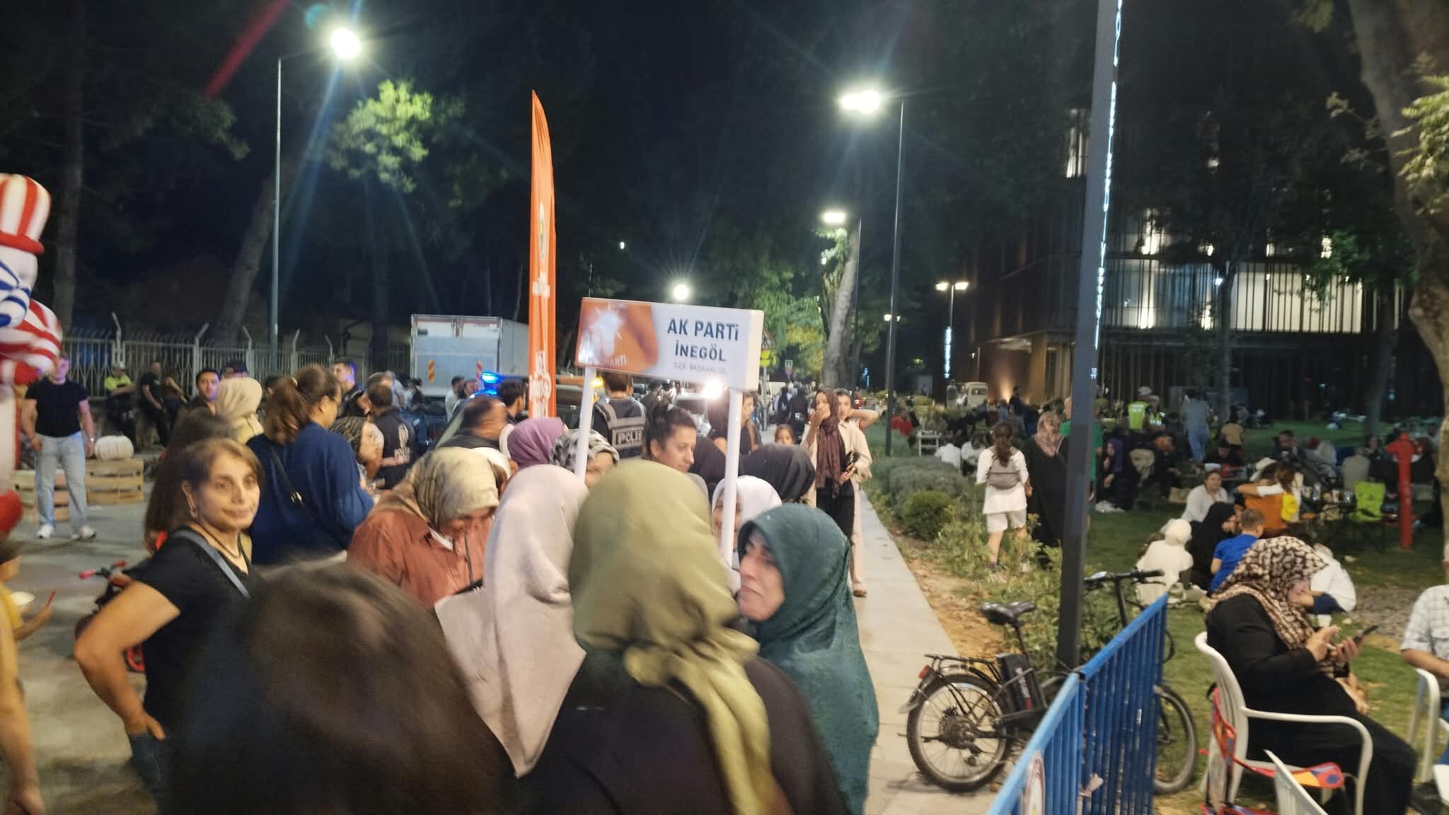 İnegöl'de O Parti'nin Kadın Kolları Sahaya Çıktı (2)