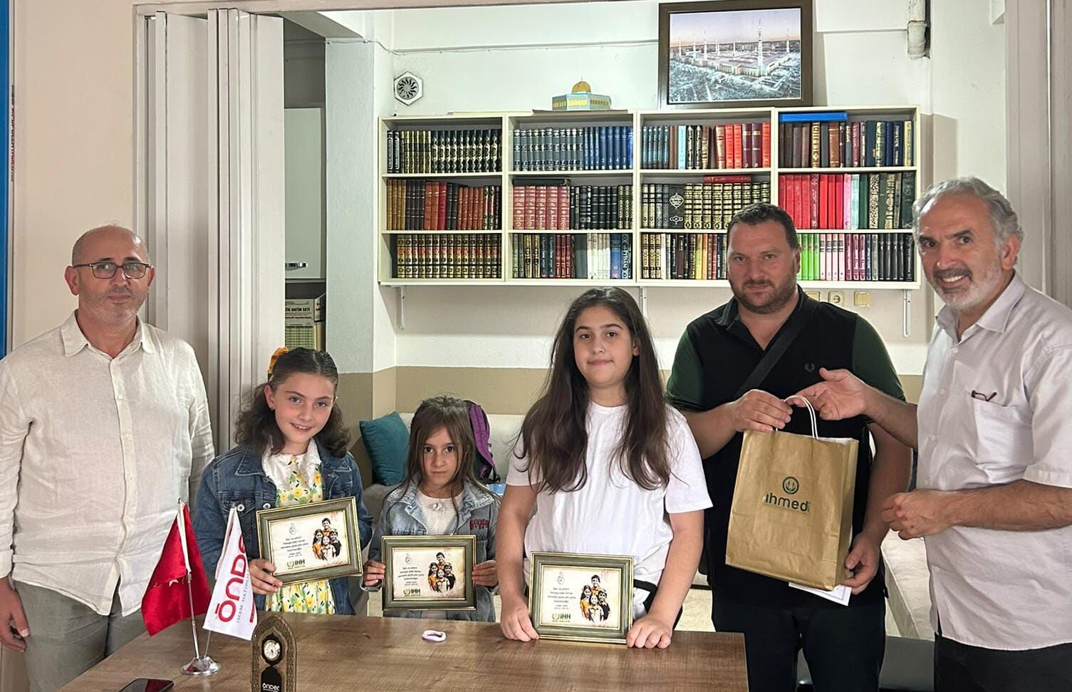 İnegöl'de Öğrencilerden Örnek Dayanışma Gençgazete (2)