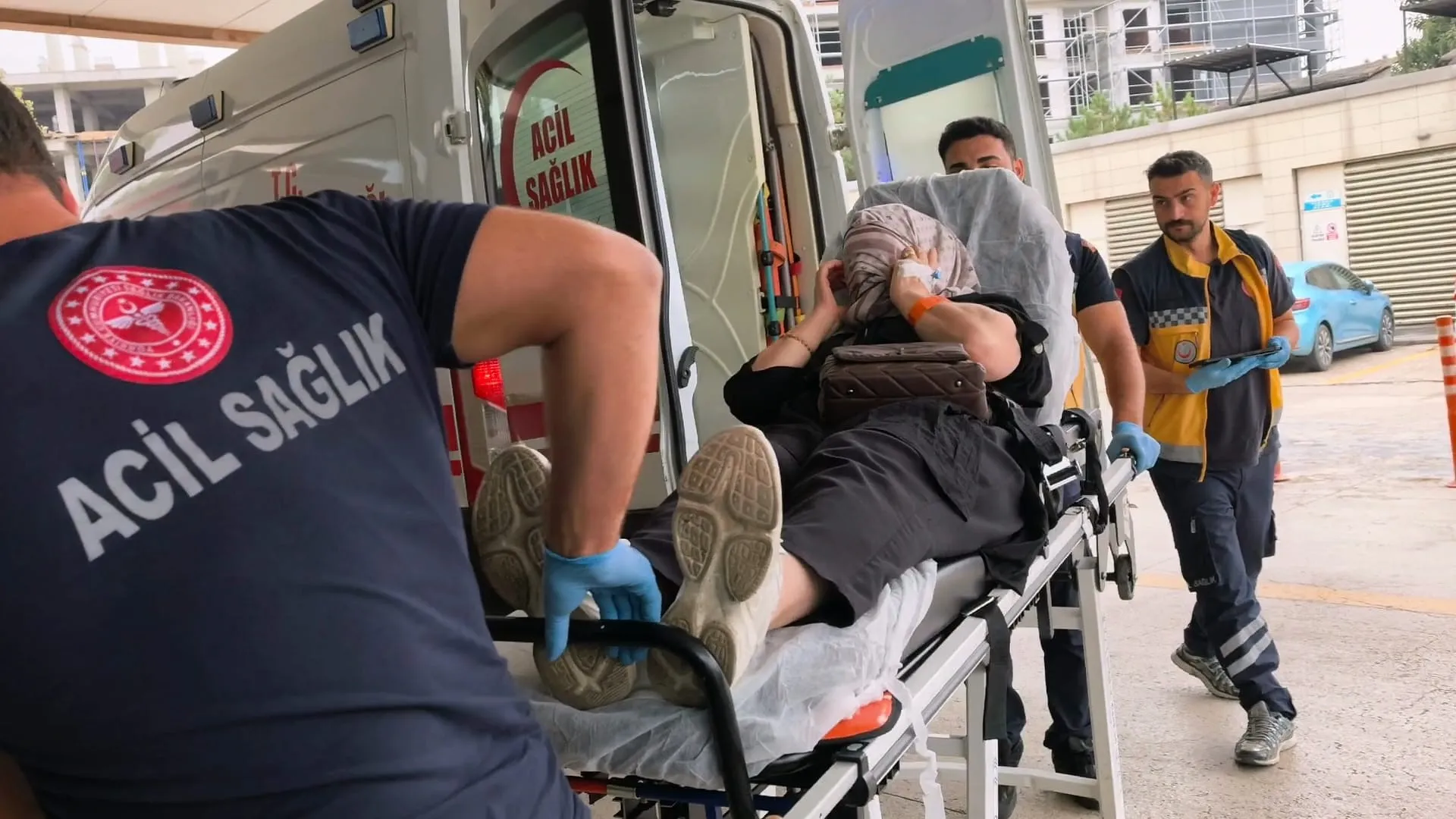 İnegöl’de Otomobil 3 Araca Çarptı Kaza Anı Kamerada (4)