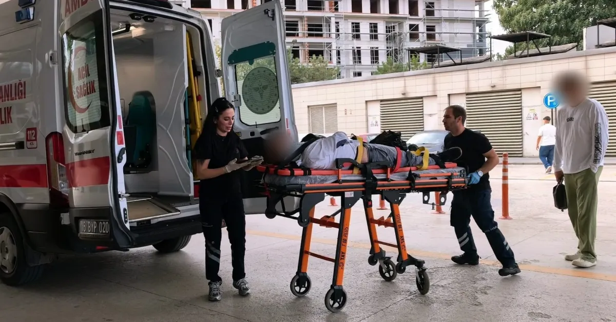 İnegöl’de Otomobil Bariyerlere Çarptı 2 Yaralı (3)