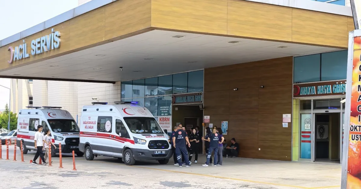 İnegöl’de Otomobil Şarampole Yuvarlandı 8 Kişi Yaralandı (1)