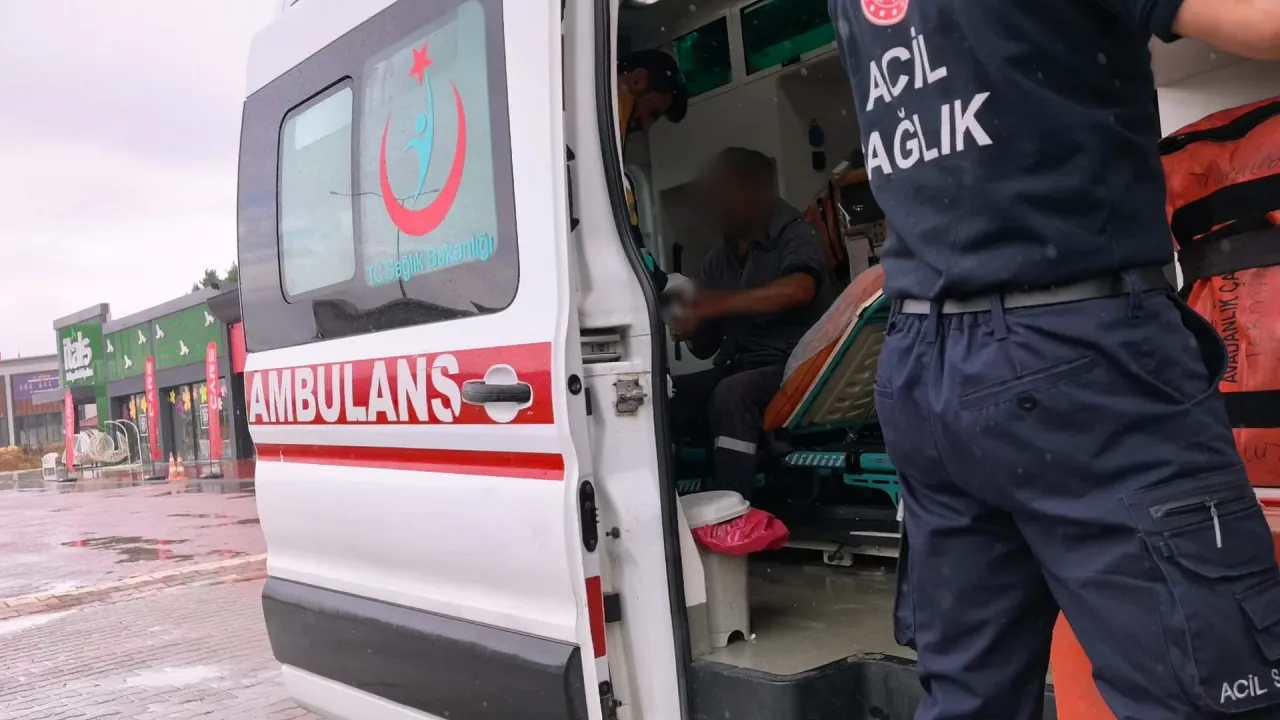 İnegöl’de Sıvı Tuz Yüklü Tır Devrildi! Sürücü Yaralandı.. (4)