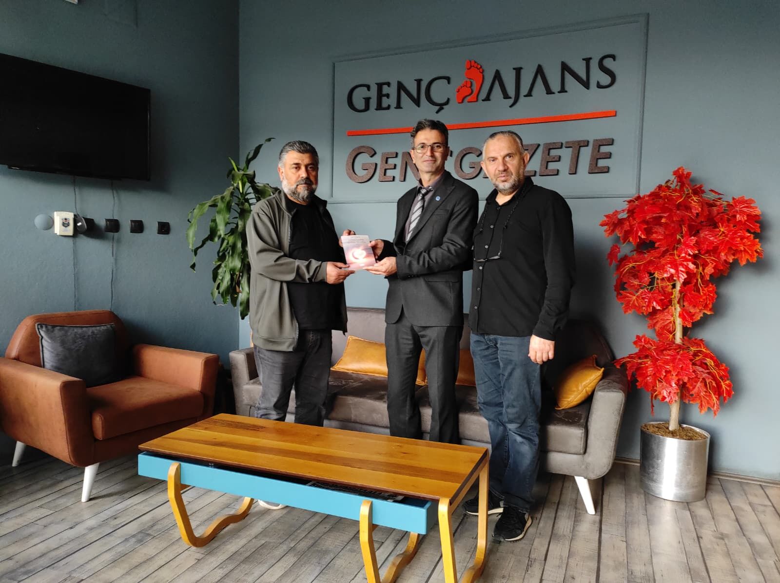 İnegöllü Şair Ali Yılmaz’ın Gönülden Sonsuzluğa Isimli Şiir Kitabı Gençgazete (4)-1