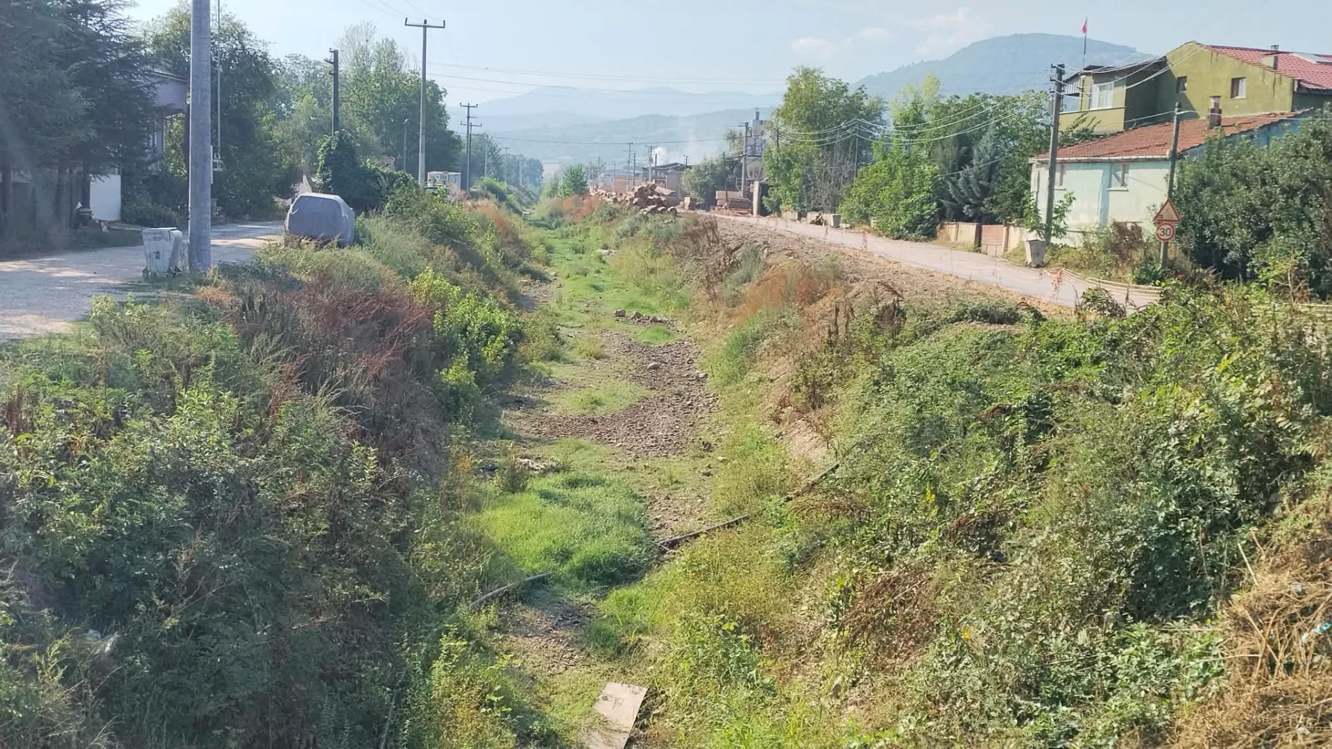 İnegöl’ün o köyünde dere tamamen kurudu! Çiftçinin su ihtiyacı yeniden gündemde