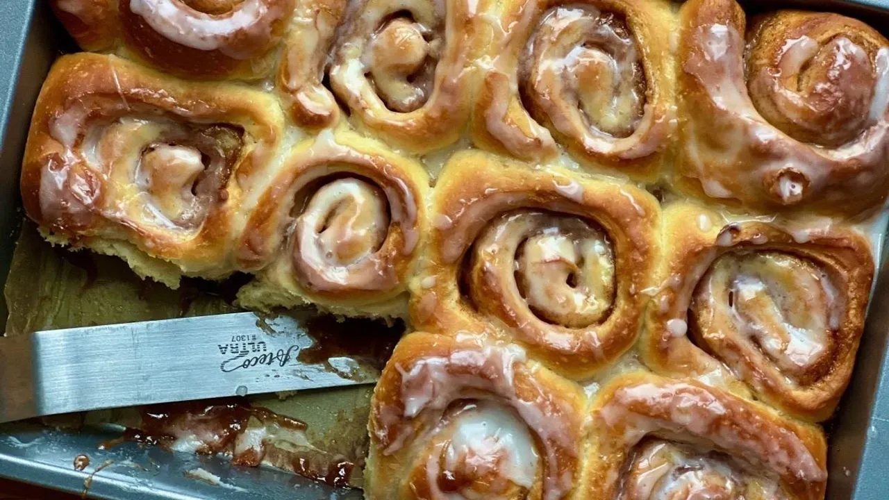 Kafedekileri Aratmıyor! Evde Yumuşacık Tarçınlı Rulo Cinnamon Roll Tarifi (2)
