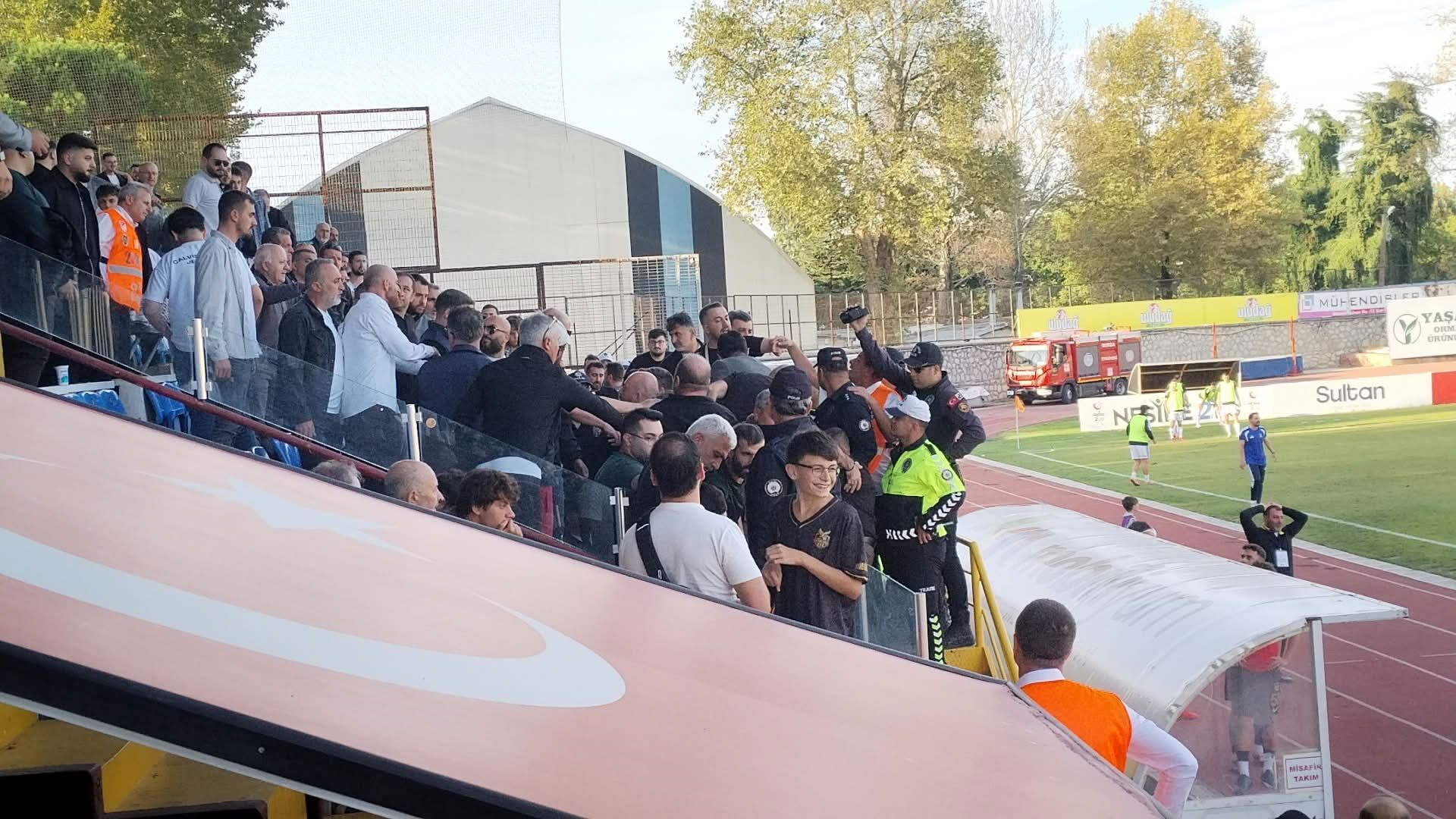 Kafkasspor Penaltı Kazandı, Sahada Ortalık Karıştı (4)