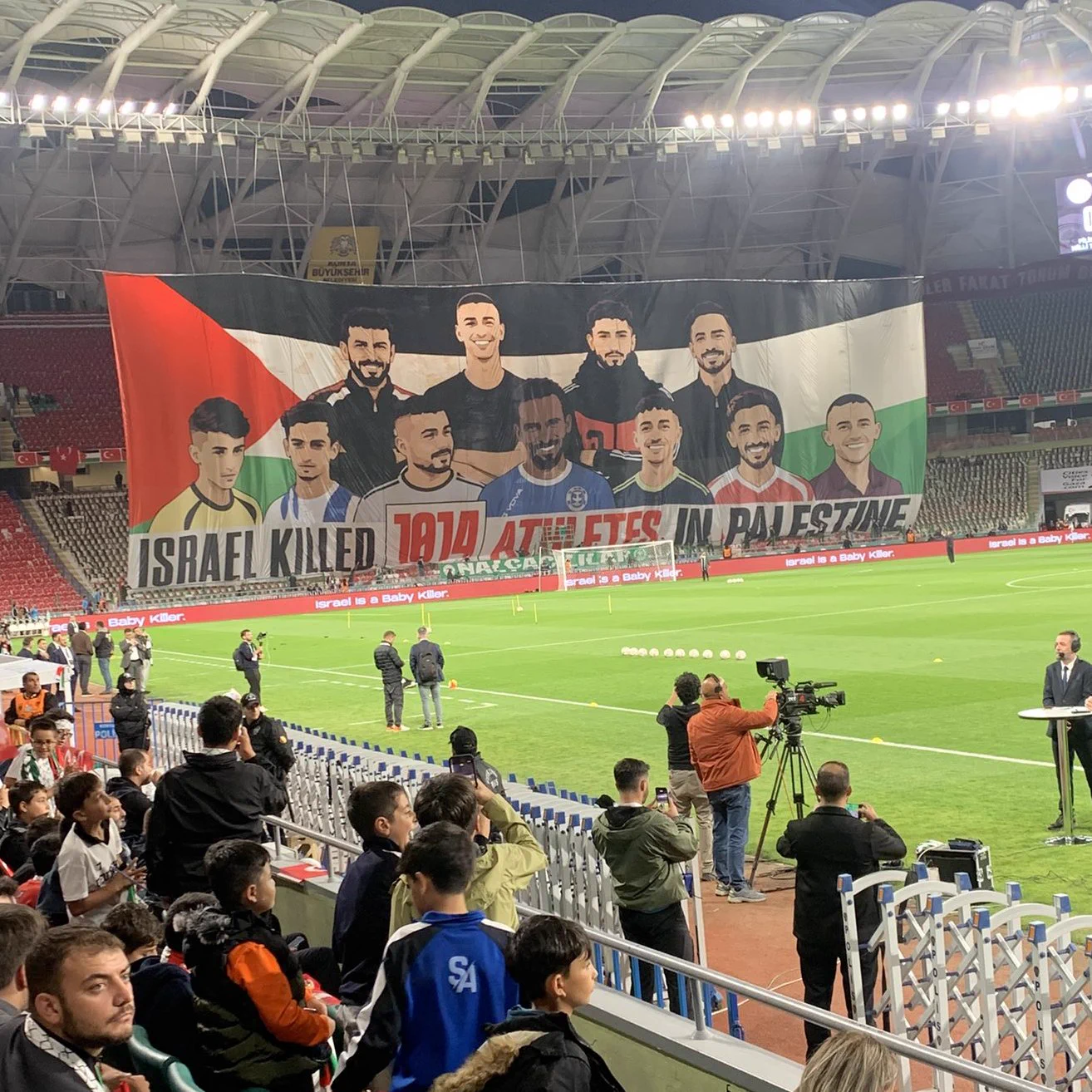 Konyaspor Filistin Maçında Tüyleri Diken Diken Eden Koreografi (1)-1