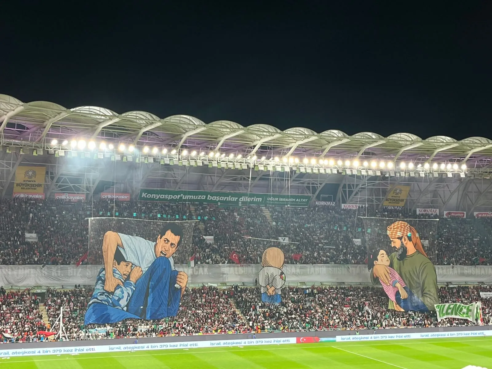 Konyaspor Filistin Maçında Tüyleri Diken Diken Eden Koreografi (2)
