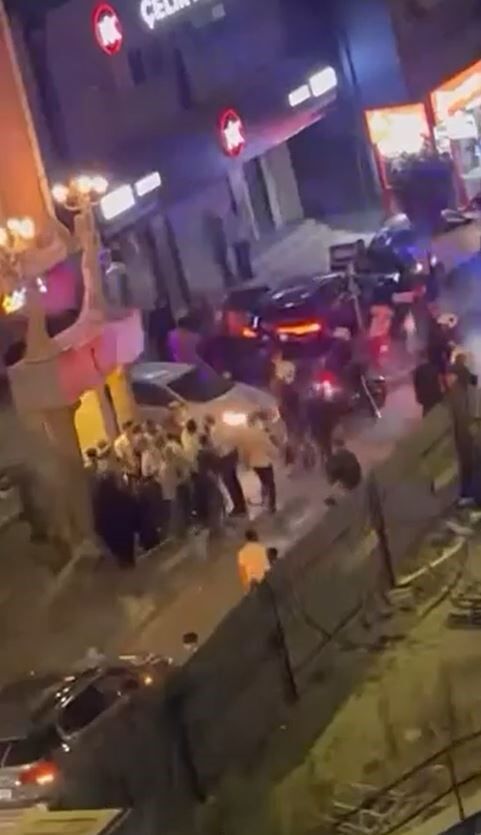 Küçükçekmece'de Düğünde Çıkan Kavga Sokağa Taştı