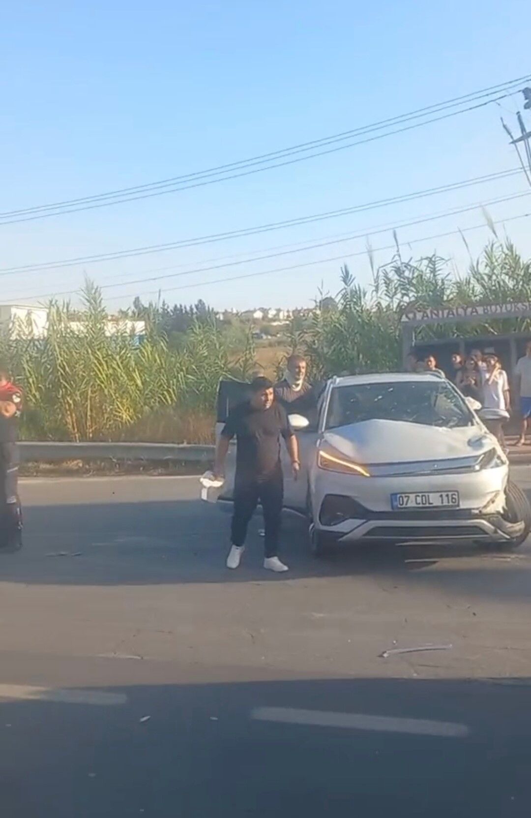 Manavgat’ta Turistleri Taşıyan Minibüs Kaza Yaptı 17 Yaralı (3)