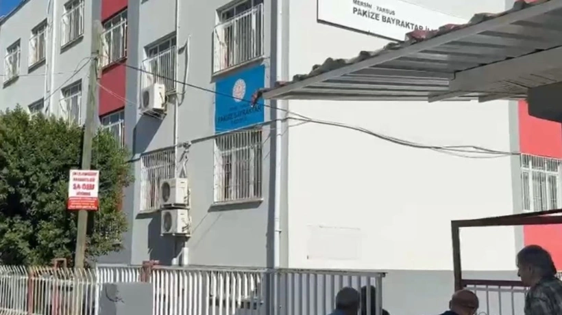 Mersin’de 7 Yaşındaki Öğrencinin Çantasından Tabanca Çıktı.jpg
