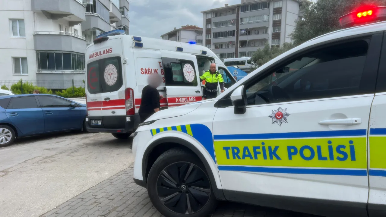 Mudanya’da Ani Fren Yapan Motosikletli Kurye Yaralandı (2)