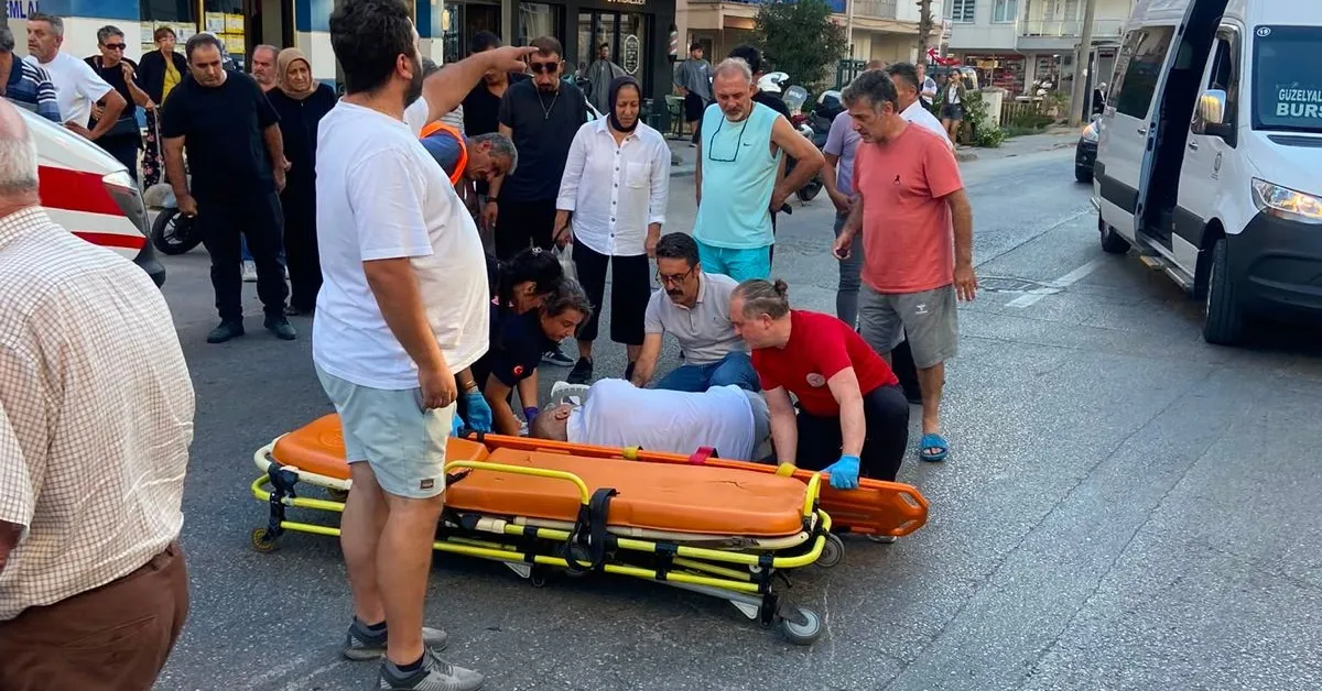 Mudanya’da Motosiklet Yayaya Çarptı 2 Kişi Yaralandı (2)