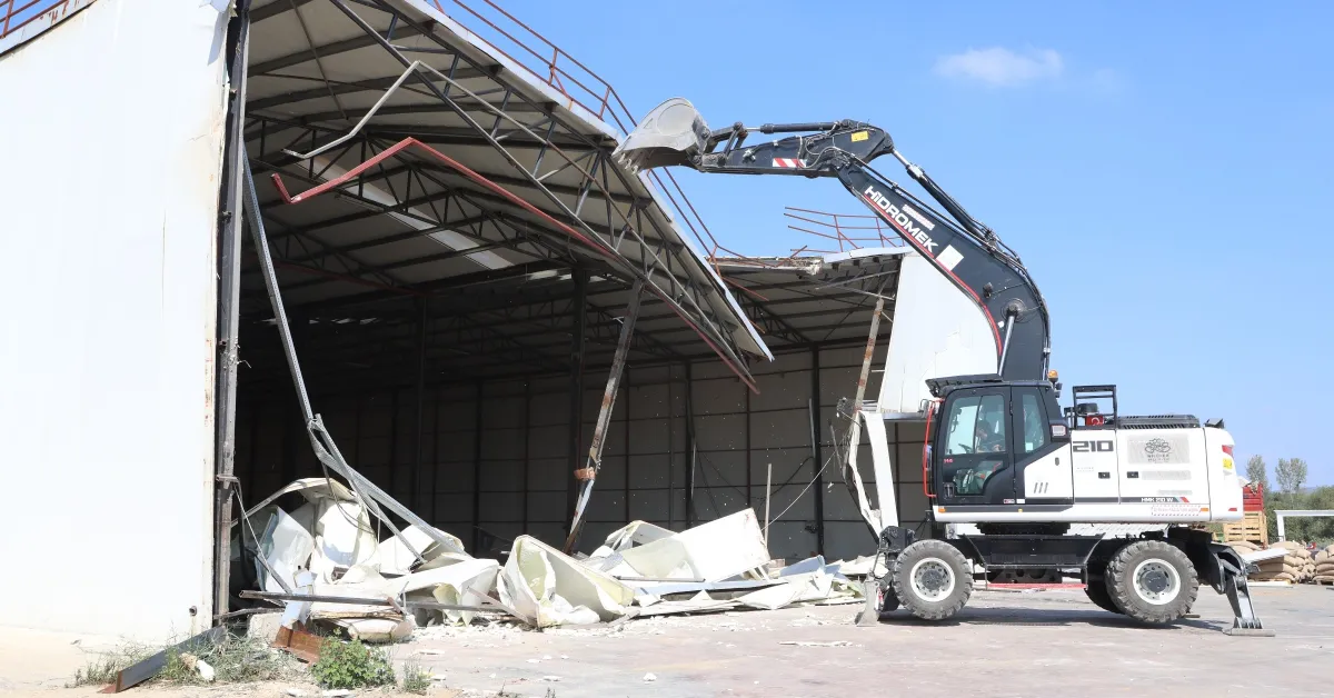 Nilüfer Belediyesi 3 Mahalledeki Kaçak Yapıları Yıktı (2)