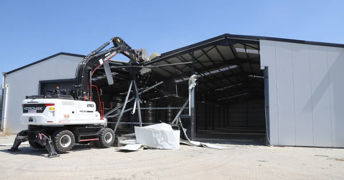 Nilüfer Belediyesi 3 Mahalledeki Kaçak Yapıları Yıktı (3)