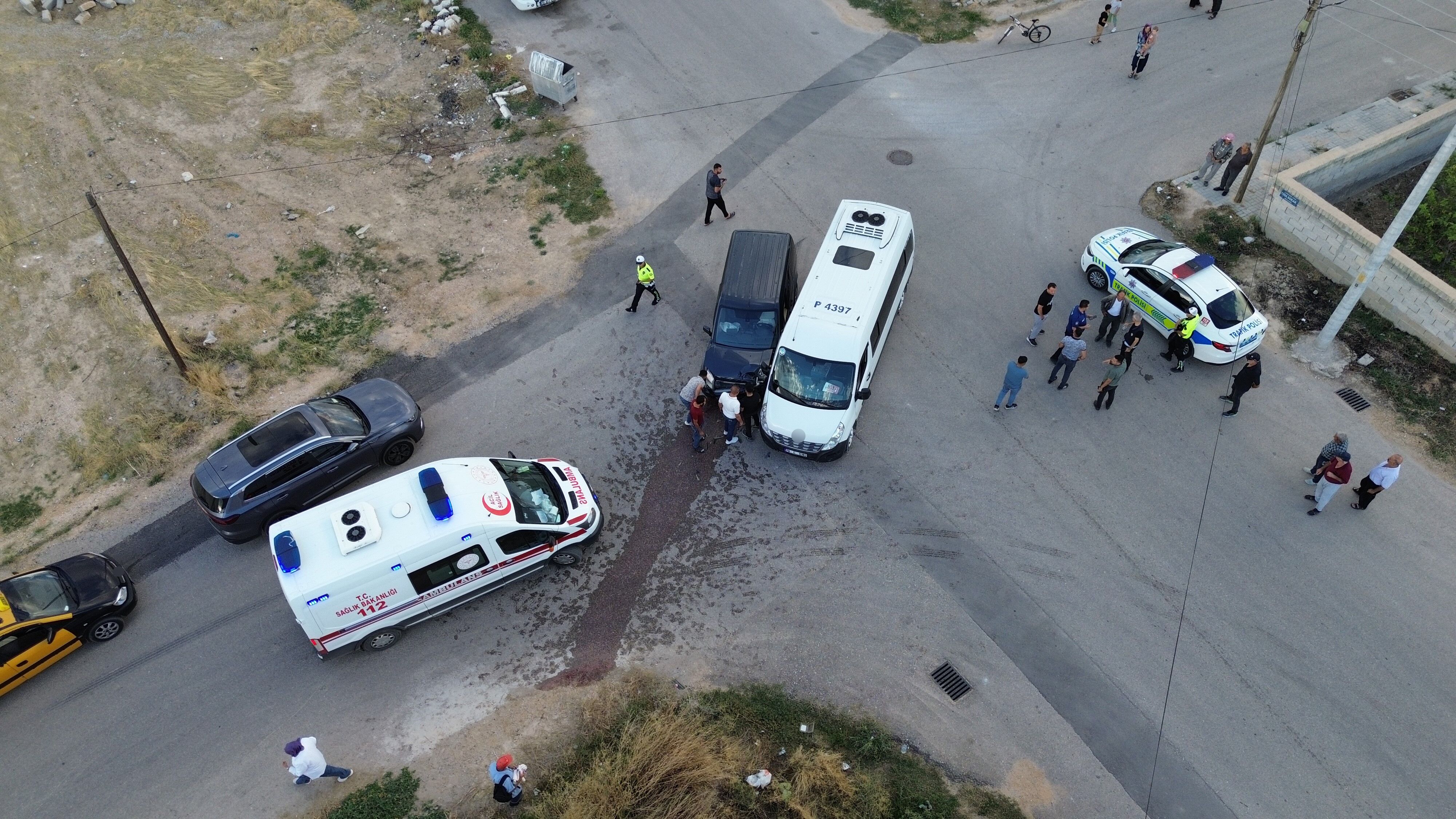 Okul Servisi Kaza Yaptı 5'I Öğrenci 6 Kişi Yaralandı