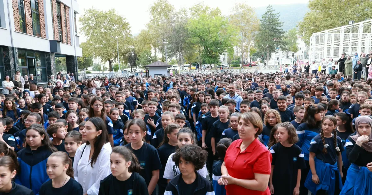 Osmangazi’de Yeni Eğitim Yılının Ilk Gününde Başkan Aydın Öğrencilerle Buluştu (2)