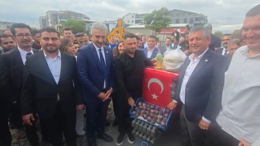 Özgür Özel Bursa’da Çiftçilere Seslendi1