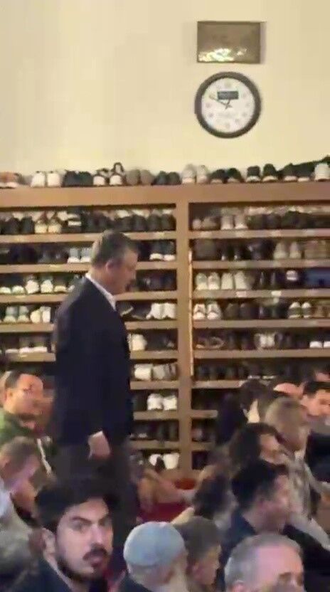 Özgür Özel Bursa’da Cuma Namazını Ulu Cami’de Kıldı