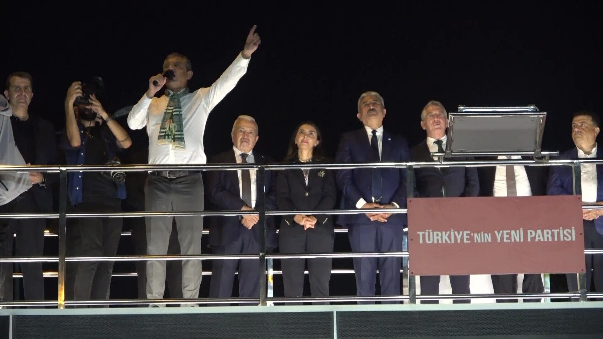Özgür Özel Bursa’da Fsm Bulvarı’nda Vatandaşlarla Buluştu (1)