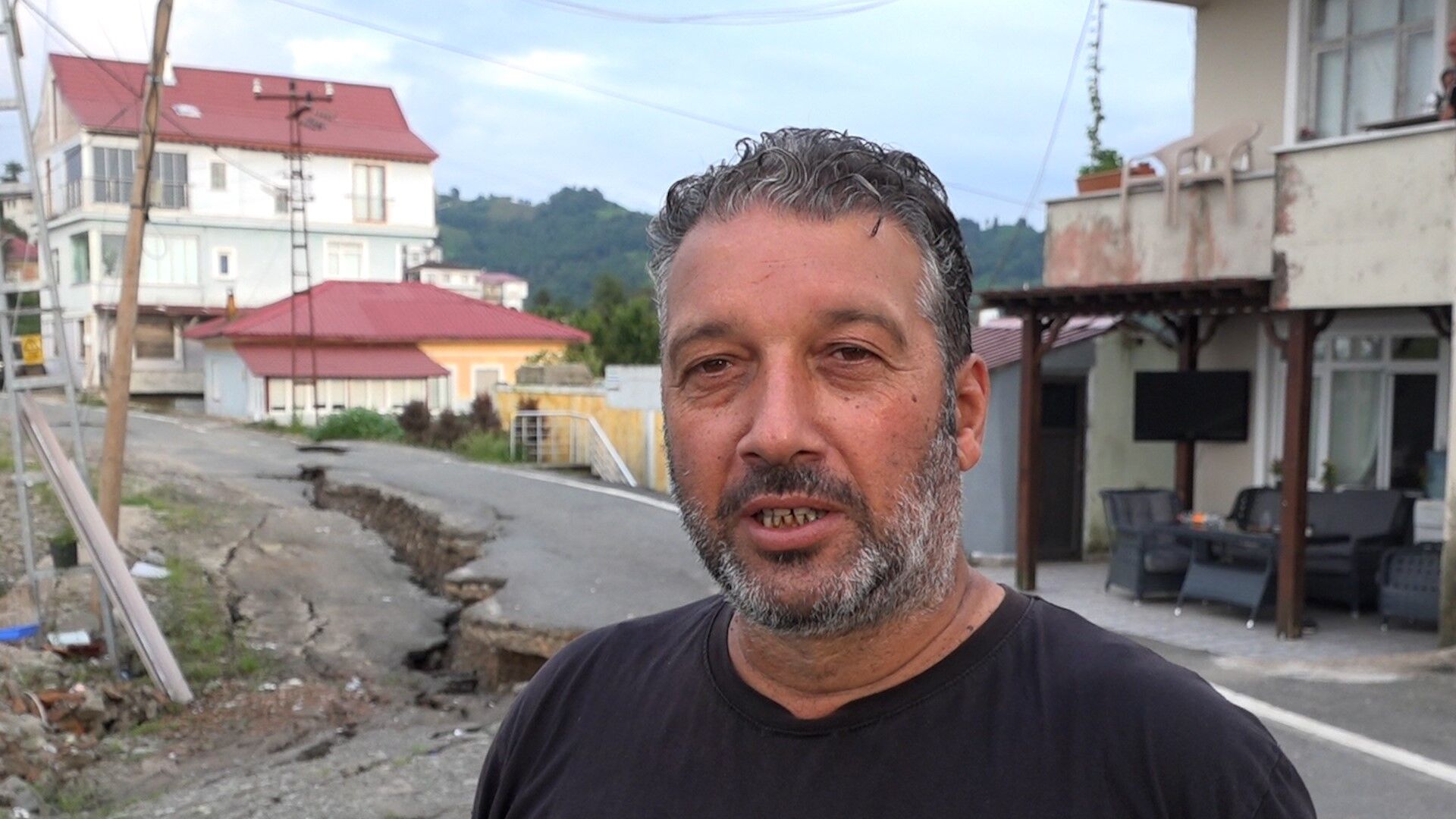 Rize’de Sel Felaketi! Yol 60 Santimetre Çöktü, Mahalleli Geceyi Nöbetle Geçirdi Zdtb 48 (2)