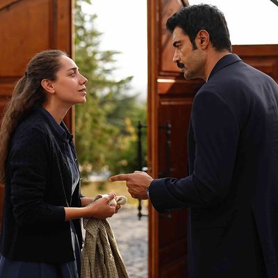 Sevdan Bir Ateş Dizisi Ne Anlatıyor? Oyuncu Kadrosu Ve Izleyici Yorumlarıgaleri 400X400