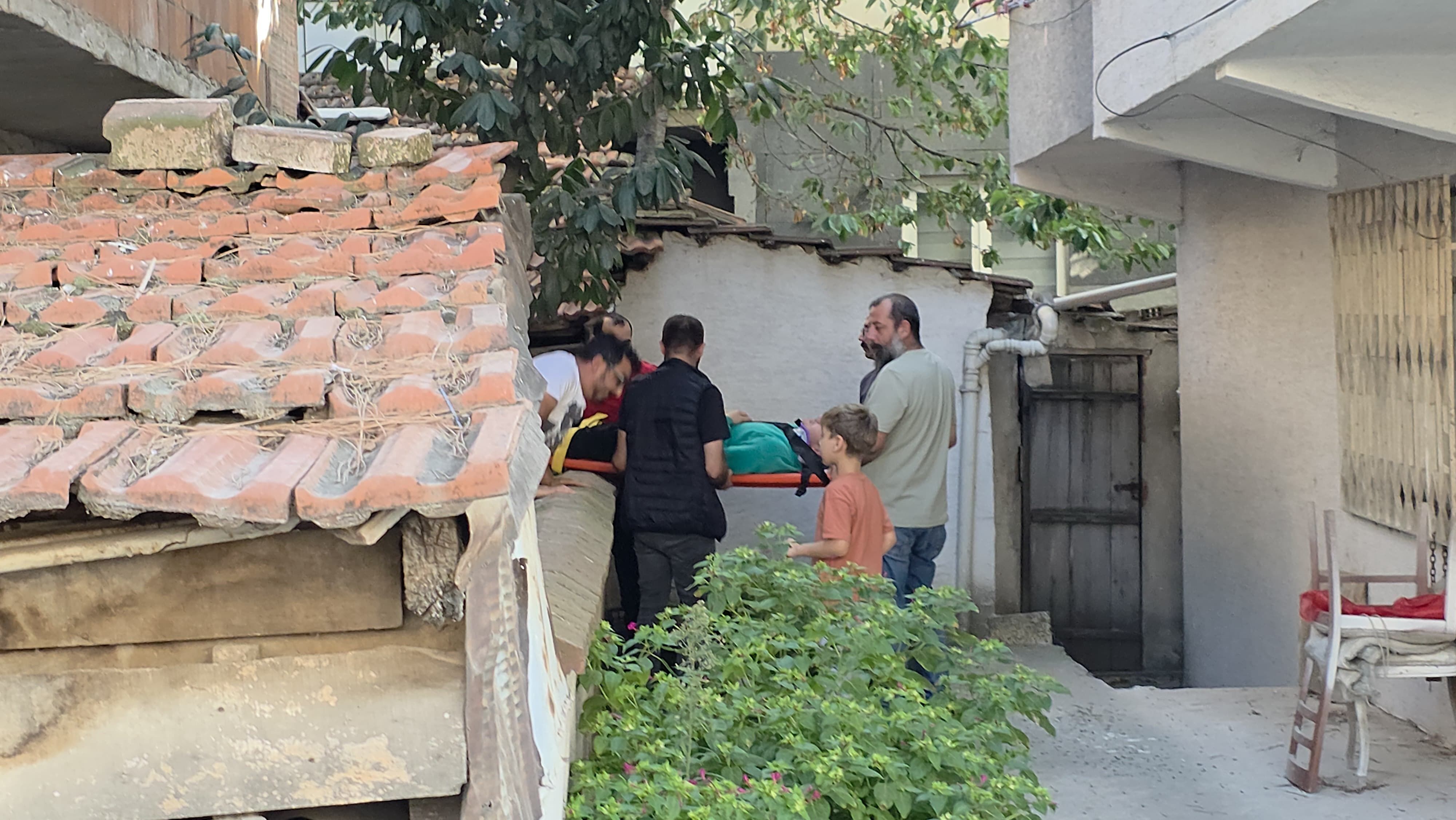 Süleymaniye’de 3. Kattan Düşen Genç Yaralandı1