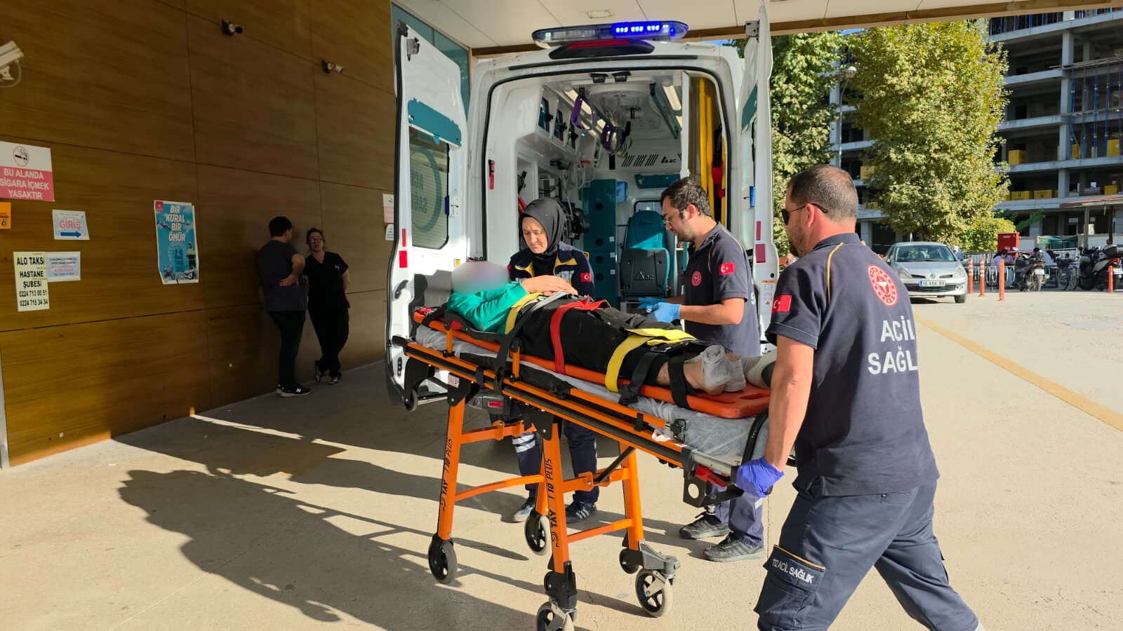 Süleymaniye’de 3. Kattan Düşen Genç Yaralandı4