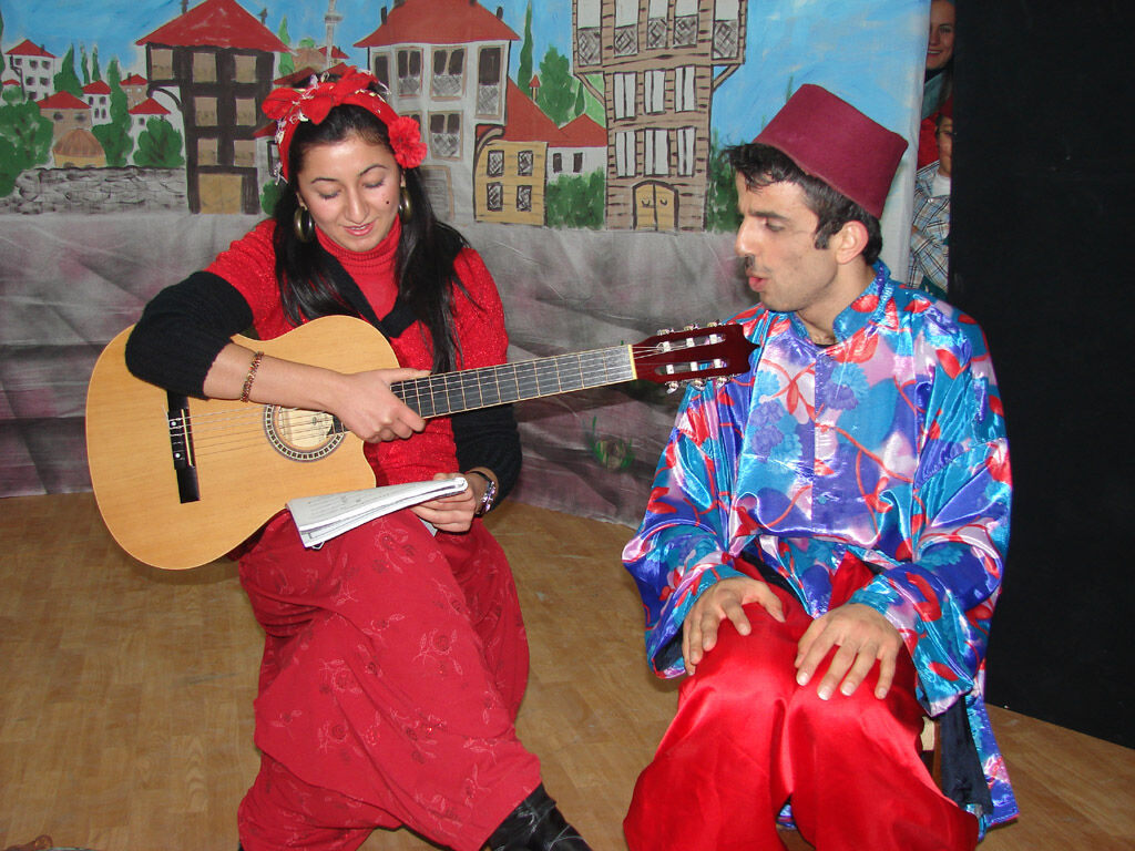 Ters Evlenme’ Ile Yüzleri Güldü Huzurevi Arşivden 2009 Gençgazete (1)