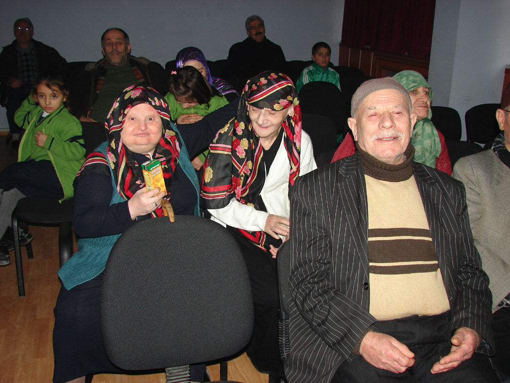 Ters Evlenme’ Ile Yüzleri Güldü Huzurevi Arşivden 2009 Gençgazete (6)