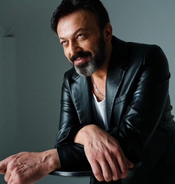Ünlü Oyuncu Serhat Kılıç Evinde Ölü Bulundu! Ölümü Şüpheli Olarak Kayıtlara Geçti (3)-1