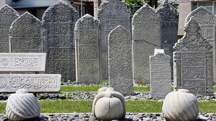 Rüyada Kabir Görmek Ne Anlama Gelir? Kabir ve Mezarlık Rüyası Tabirleri