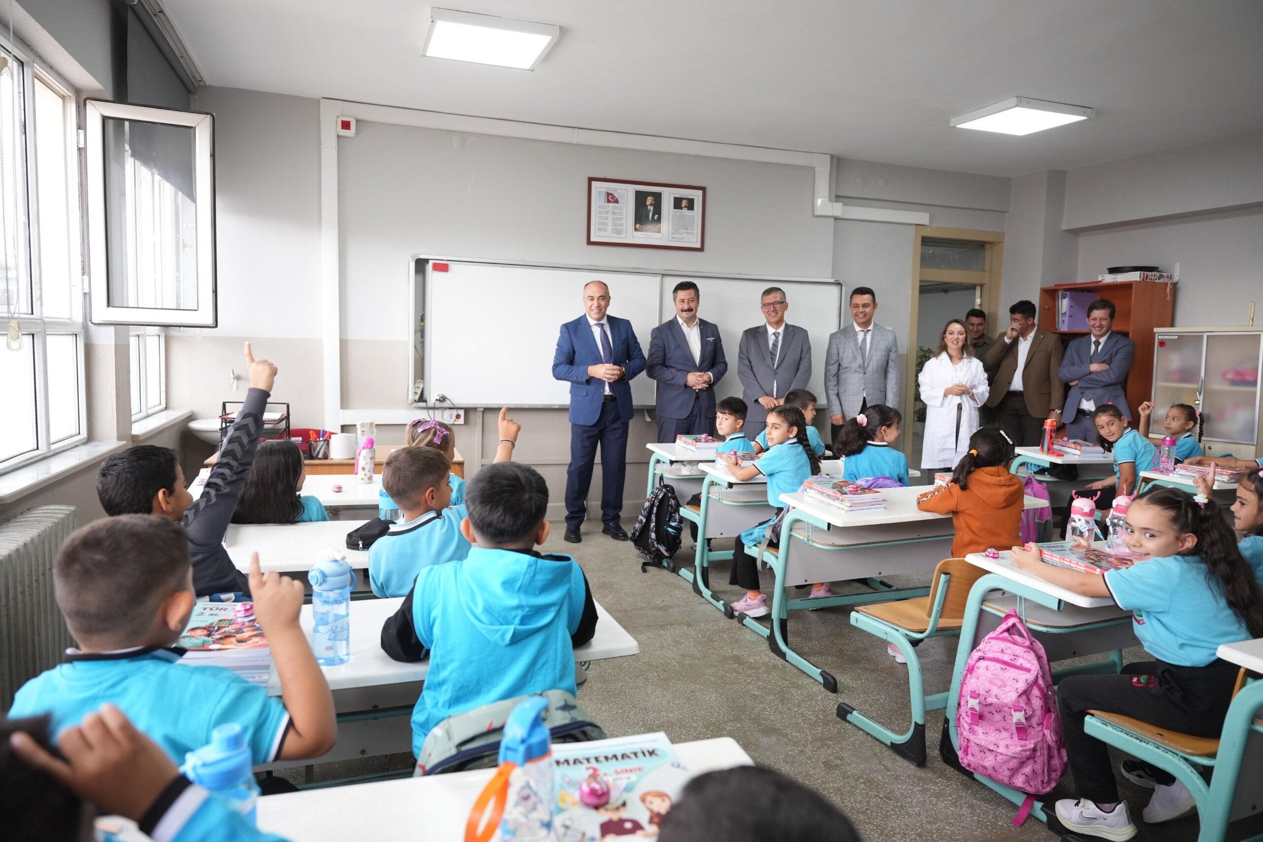 Yenişehir Belediye Başkanı Ercan Özel, Yıllar Sonra Öğrencisi Olduğu Okulda