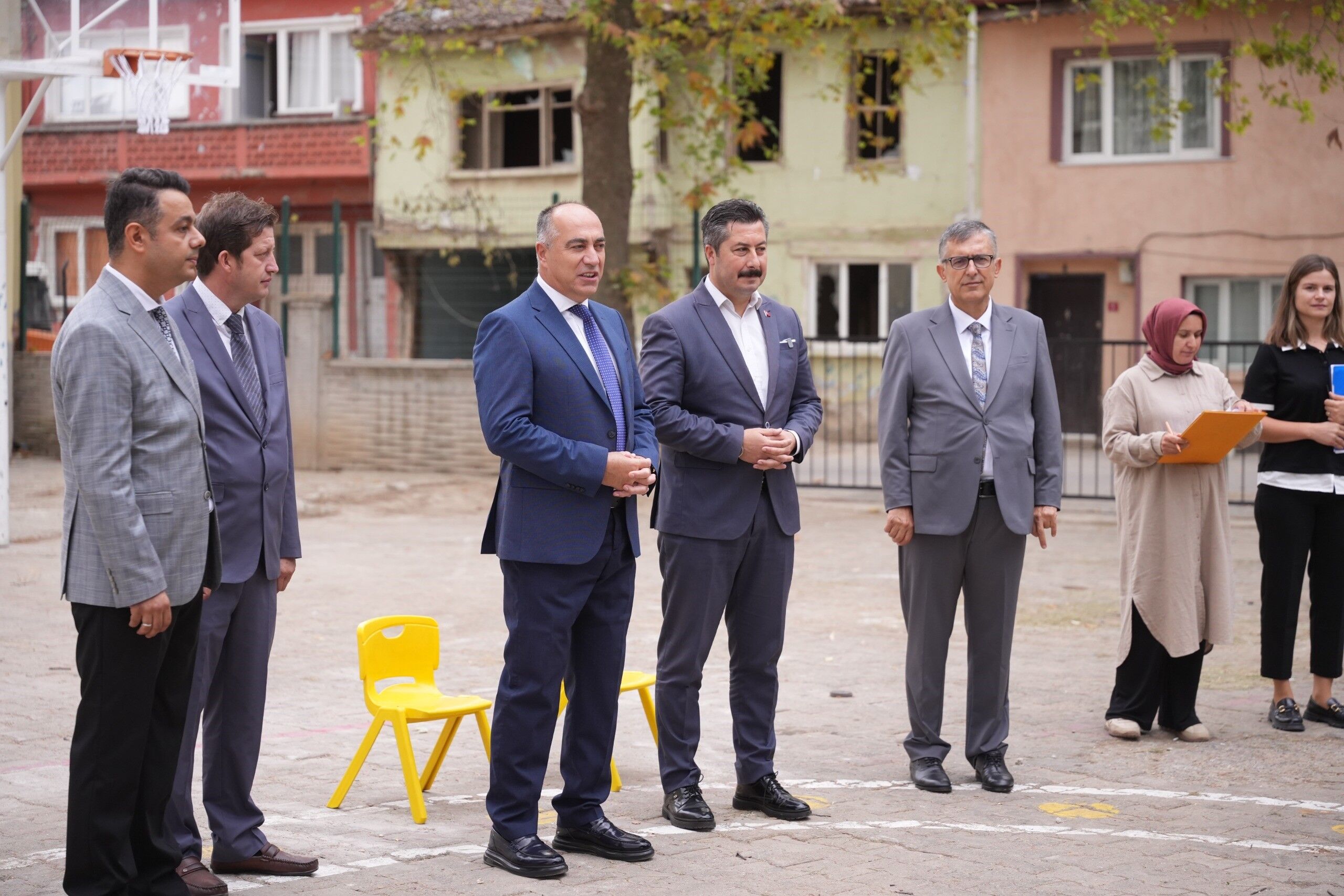 Yenişehir Belediye Başkanı Ercan Özel, Yıllar Sonra Öğrencisi Olduğu Okulda2