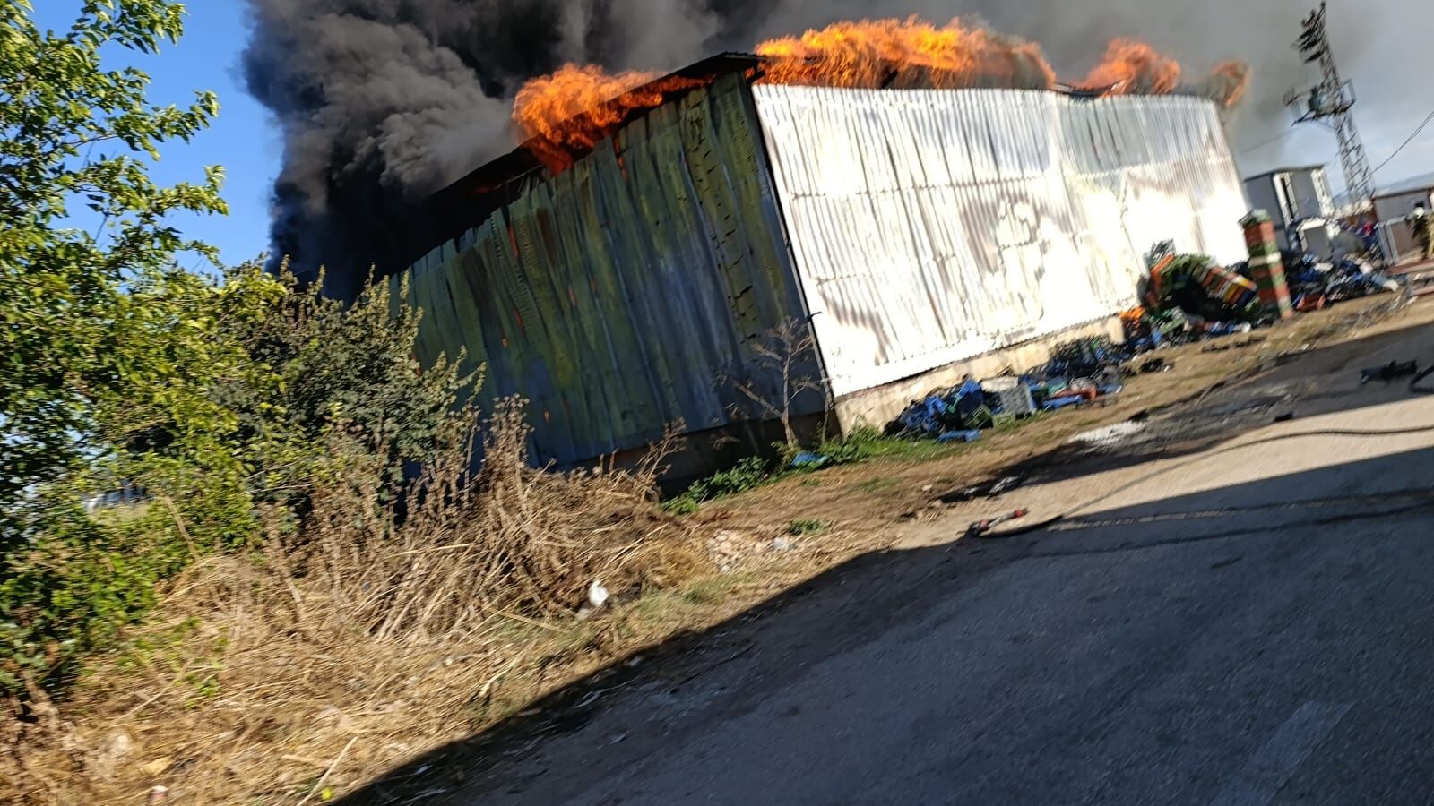 Yenisehir'de Büyük Yangın! Ekmek Teknesi Yanıyor...
