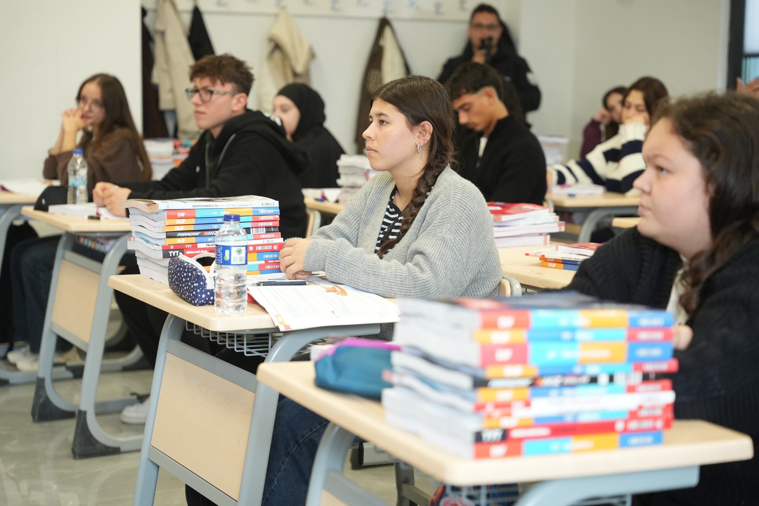 Yenişehir’de Üniversiteye Hazırlanan 120 Öğrenciye 3 Bin Kitap Desteği1