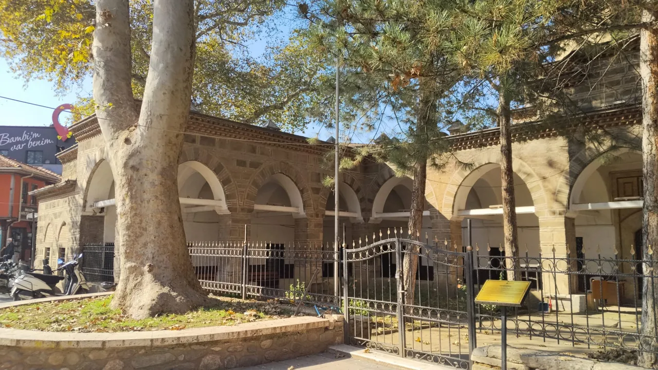 3 Yıldır Bitmeyen Restorasyon! İshakpaşa Medresesi'nin Akıbeti Ne Olacak (3)