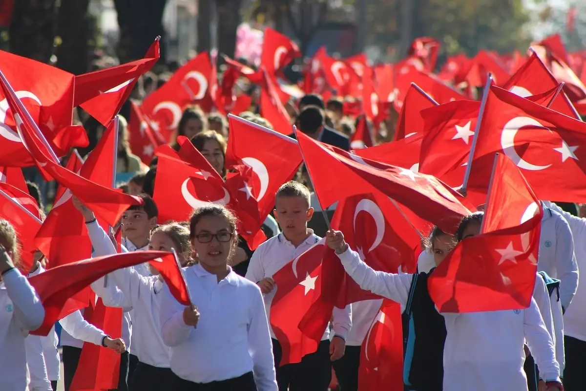 30 Ekim Cuma Okullar Tatil Mi Cumhuriyet Bayramı Tatili Uzatıldı Mı 30 Ekim'de Okullar Açık Mı (1)-1