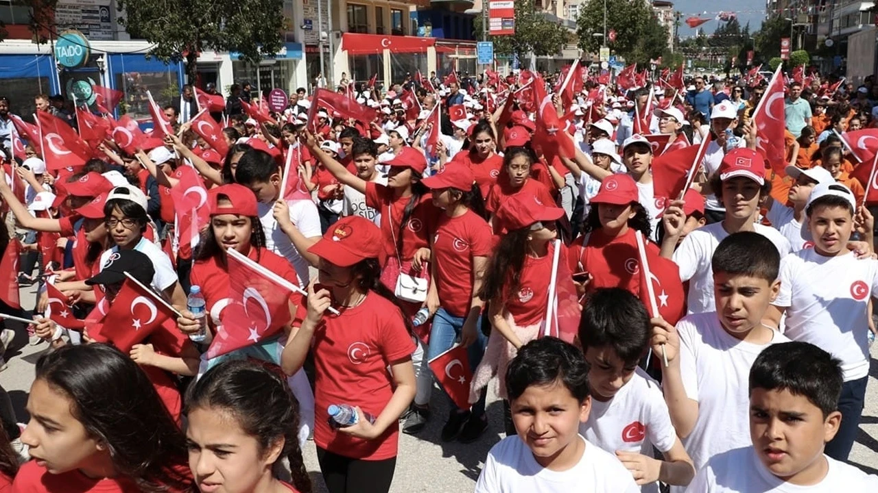 30 Ekim Cuma Okullar Tatil Mi Cumhuriyet Bayramı Tatili Uzatıldı Mı 30 Ekim'de Okullar Açık Mı (2)