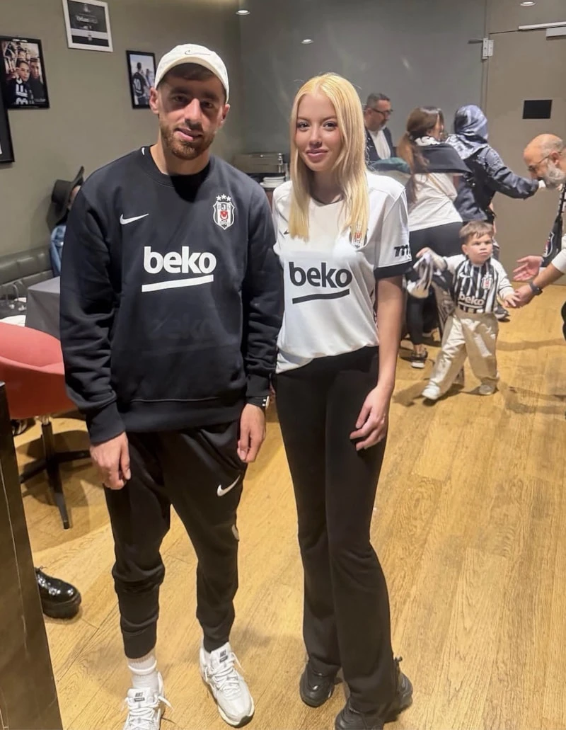 Orkun Kökçü’nün taraftarla fotoğrafı Lionel Messi’yi hatırlattı