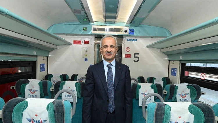 Ulaştırma ve Altyapı Bakanı Abdulkadir Uraloğlu, Yerköy-Kayseri Yüksek Hızlı Tren Projesi'nde fiziki ilerlemenin yüzde 50'yi geçtiğini açıkladı. Saatte 250 kilometre hıza uygun inşa edilen 142 kilometrelik hattın tamamlanmasıyla Ankara-Kayseri arasındaki
