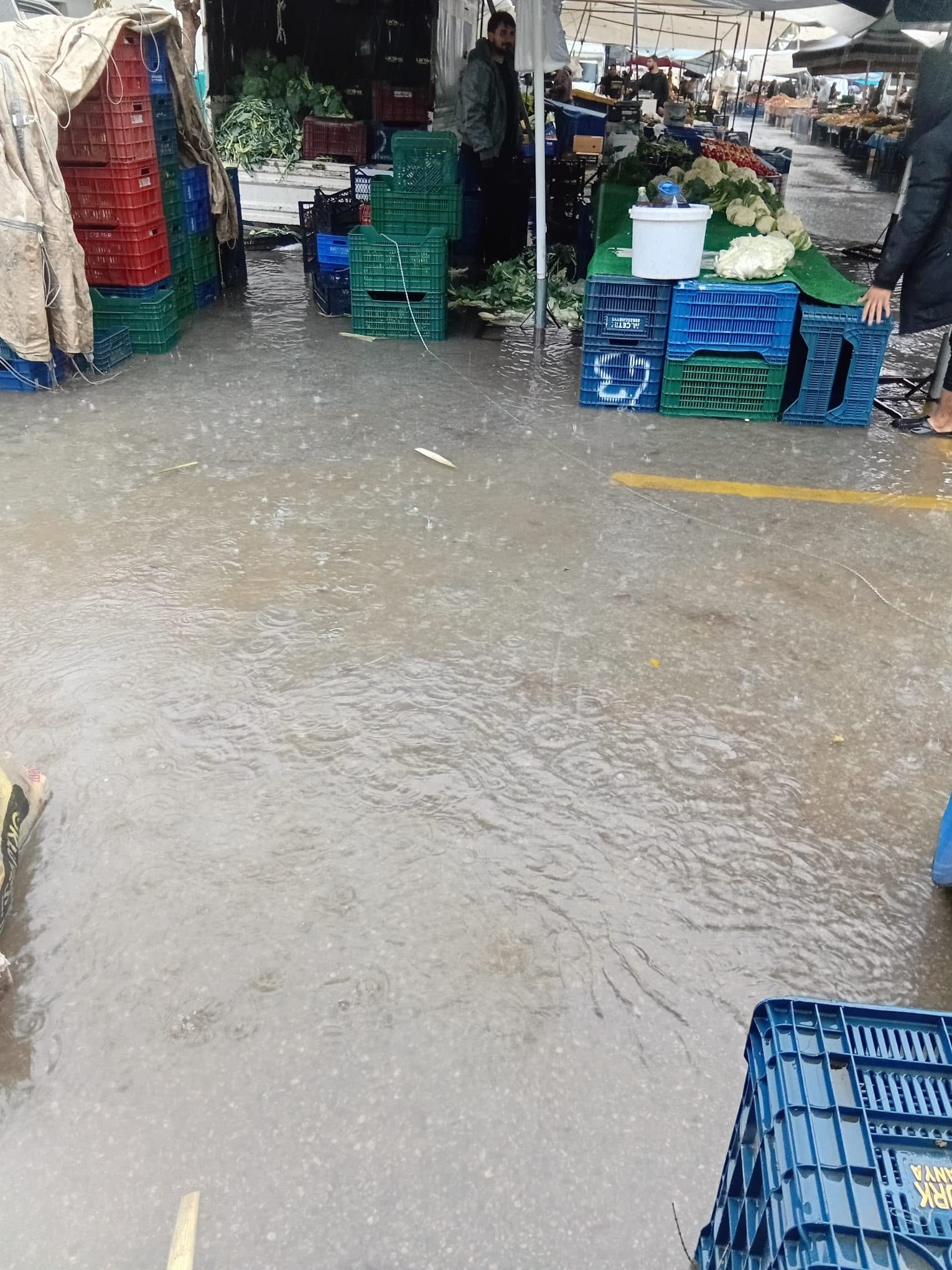 Alanya’yı Sağanak Vurdu! Evleri Su Bastı, Pazarcılar Zor Anlar Yaşadıaw820569 01