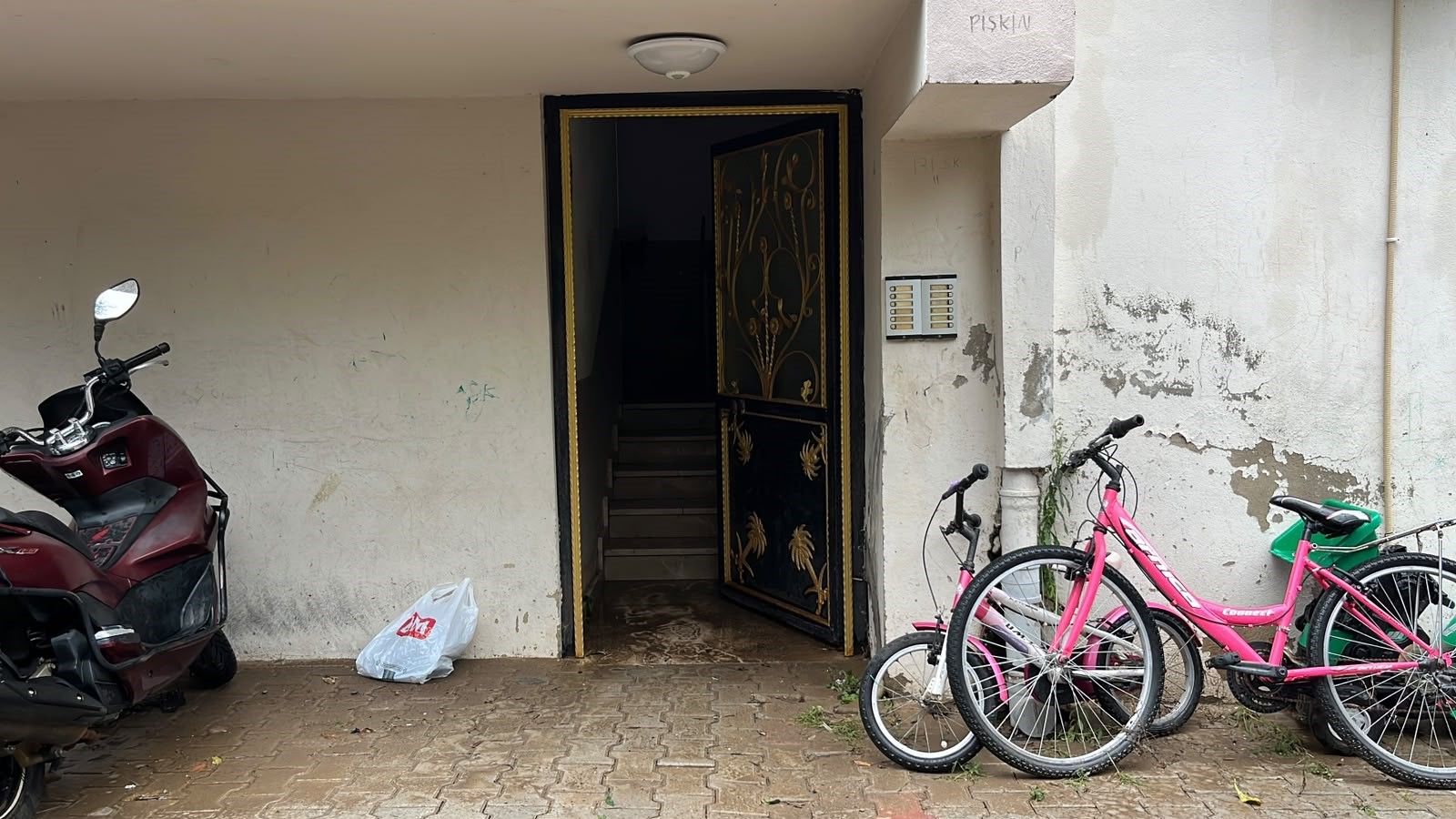 Alanya’yı Sağanak Vurdu! Evleri Su Bastı, Pazarcılar Zor Anlar Yaşadıaw820569 16