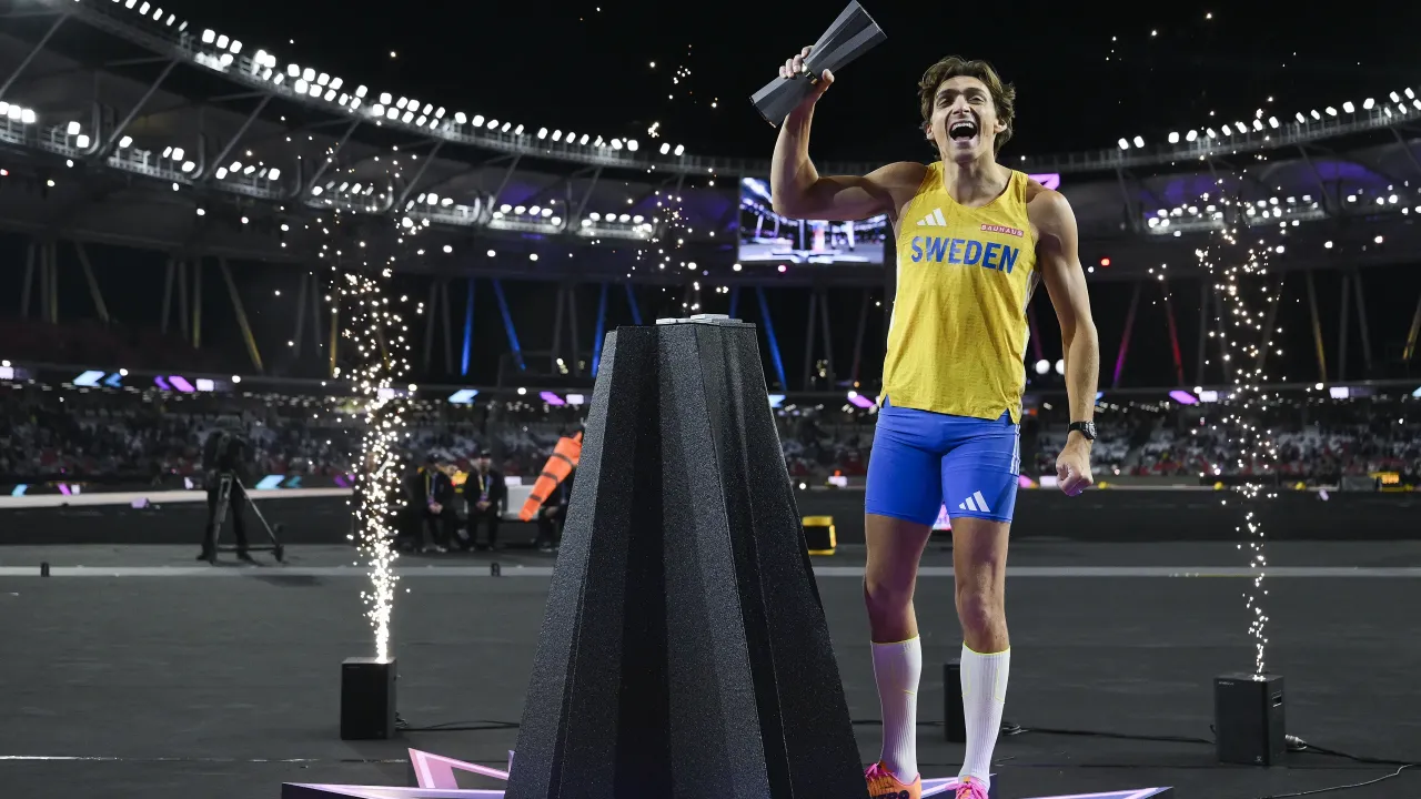 Armand Duplantis 2027 Salon Sezonunu Pas Geçecek (2)
