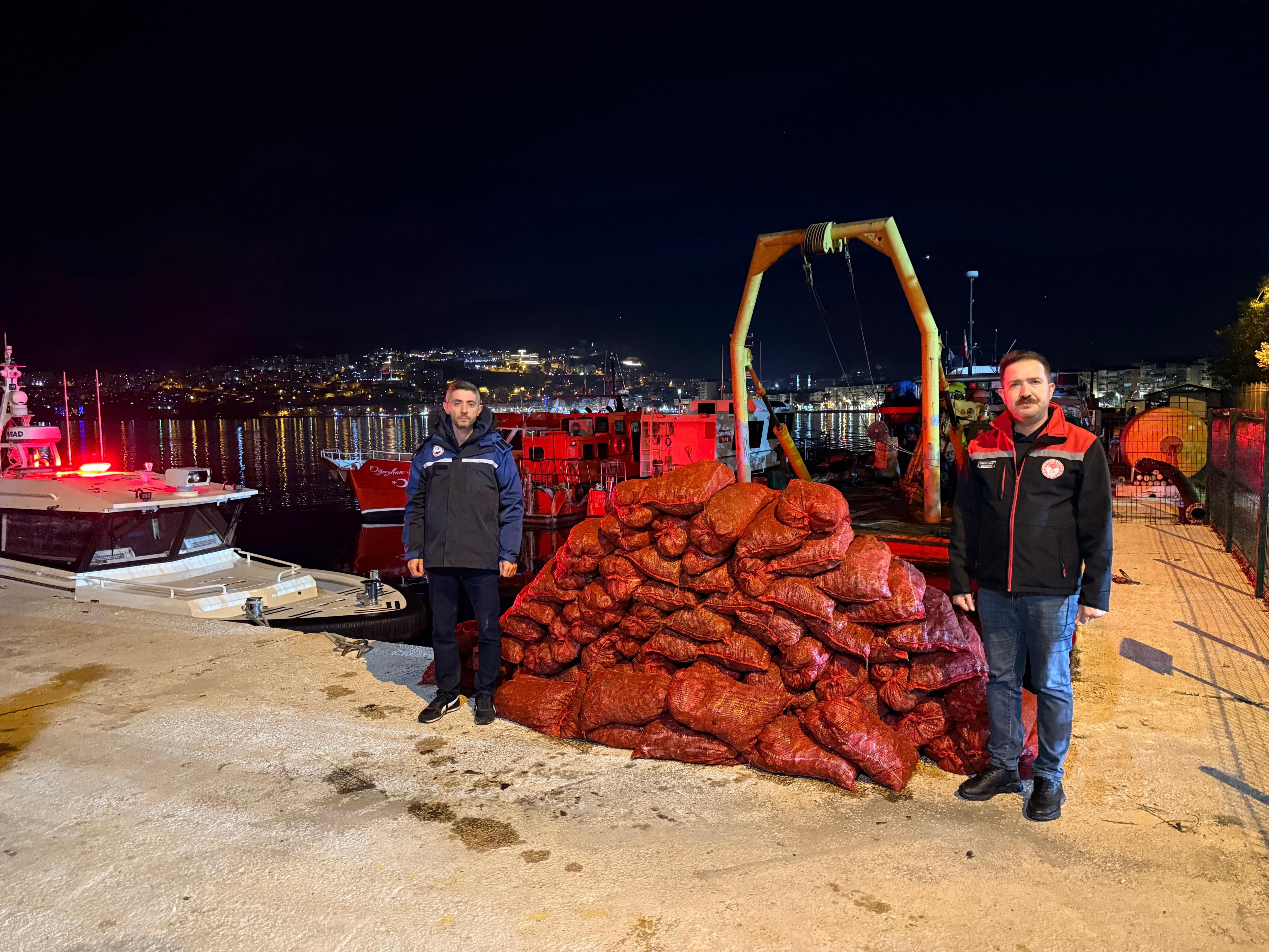Bursa Gemlik'te Yasa Dışı Midye Avcılığına 174 Bin Tl Ceza! Aw815385 02