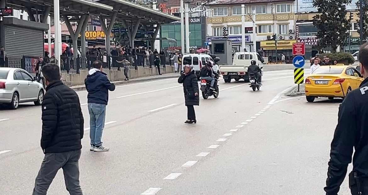 Bursa Kent Meydanı'nda Bıçaklı Eylem! Aw812963 02
