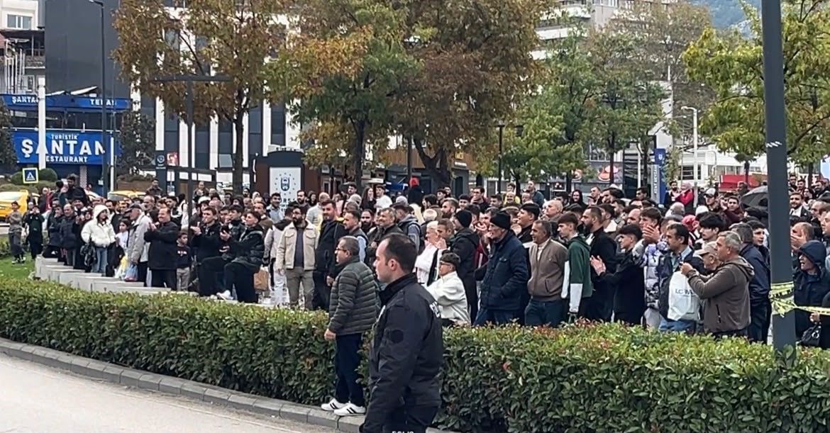 Bursa Kent Meydanı'nda Bıçaklı Eylem! Aw812963 03
